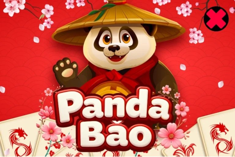 Grafika promocyjna gry „Panda Bǎo” z dużym, białym napisem o czerwonym obramowaniu, umieszczonym w dolnej części obrazu.